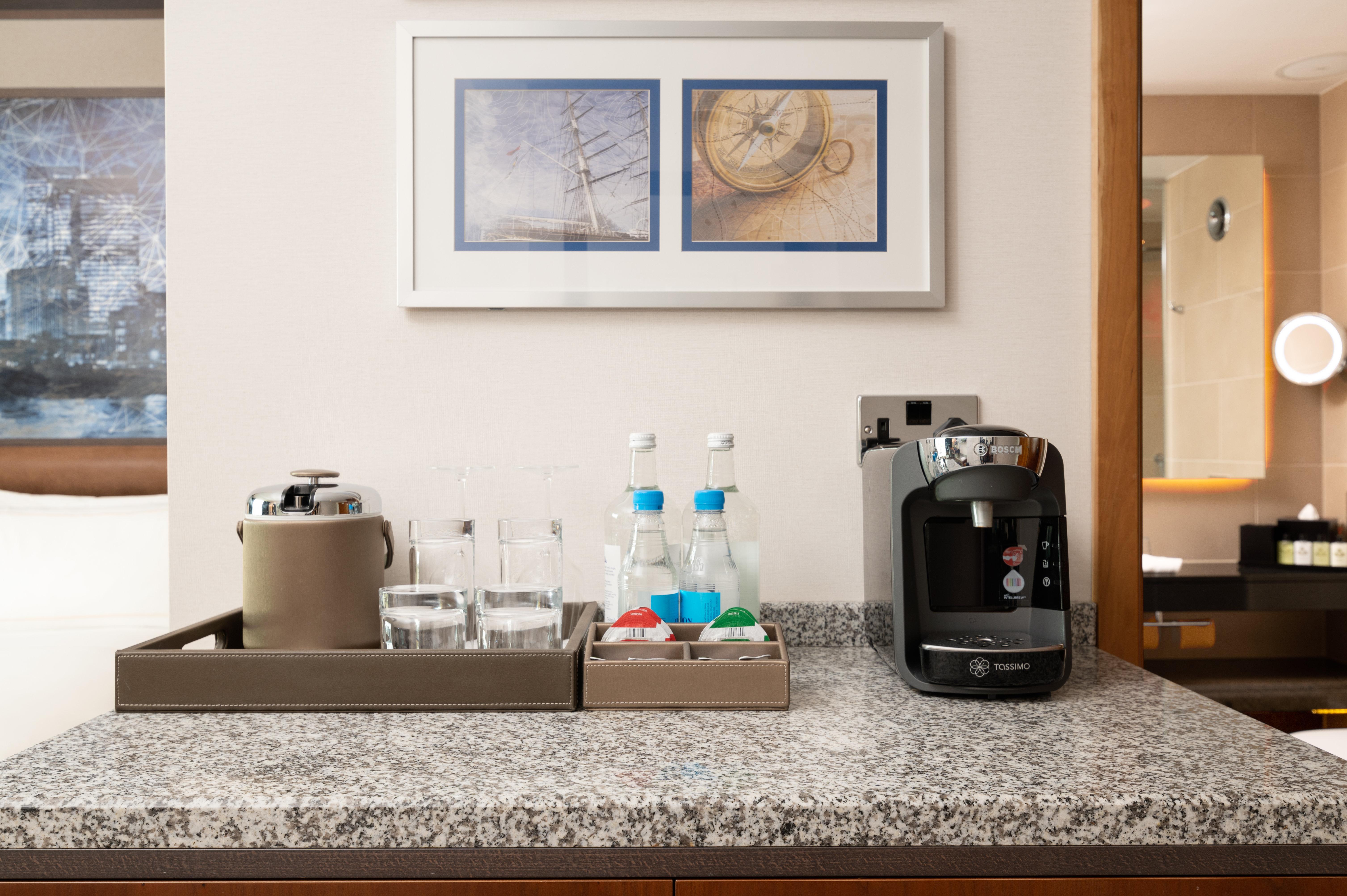 فندق إنتركونتيننتال لندن - ذا O2 المظهر الخارجي الصورة A Nespresso coffee machine in a hotel room